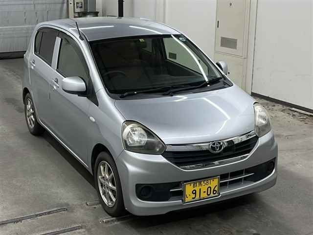 90261 Toyota Pixis epoch LA300A 2013 г. (MIRIVE Saitama)